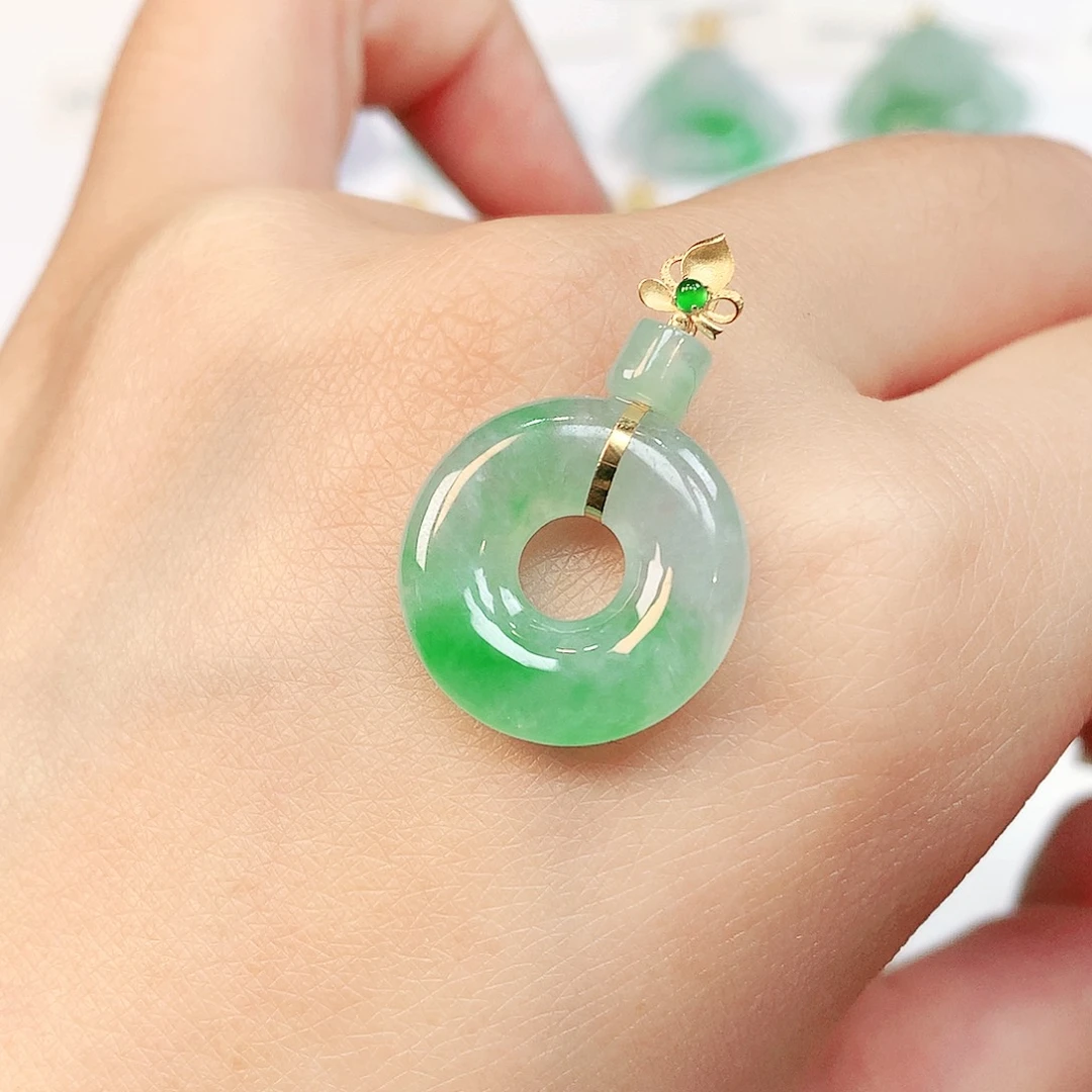 翡翠18K金镶嵌颈饰