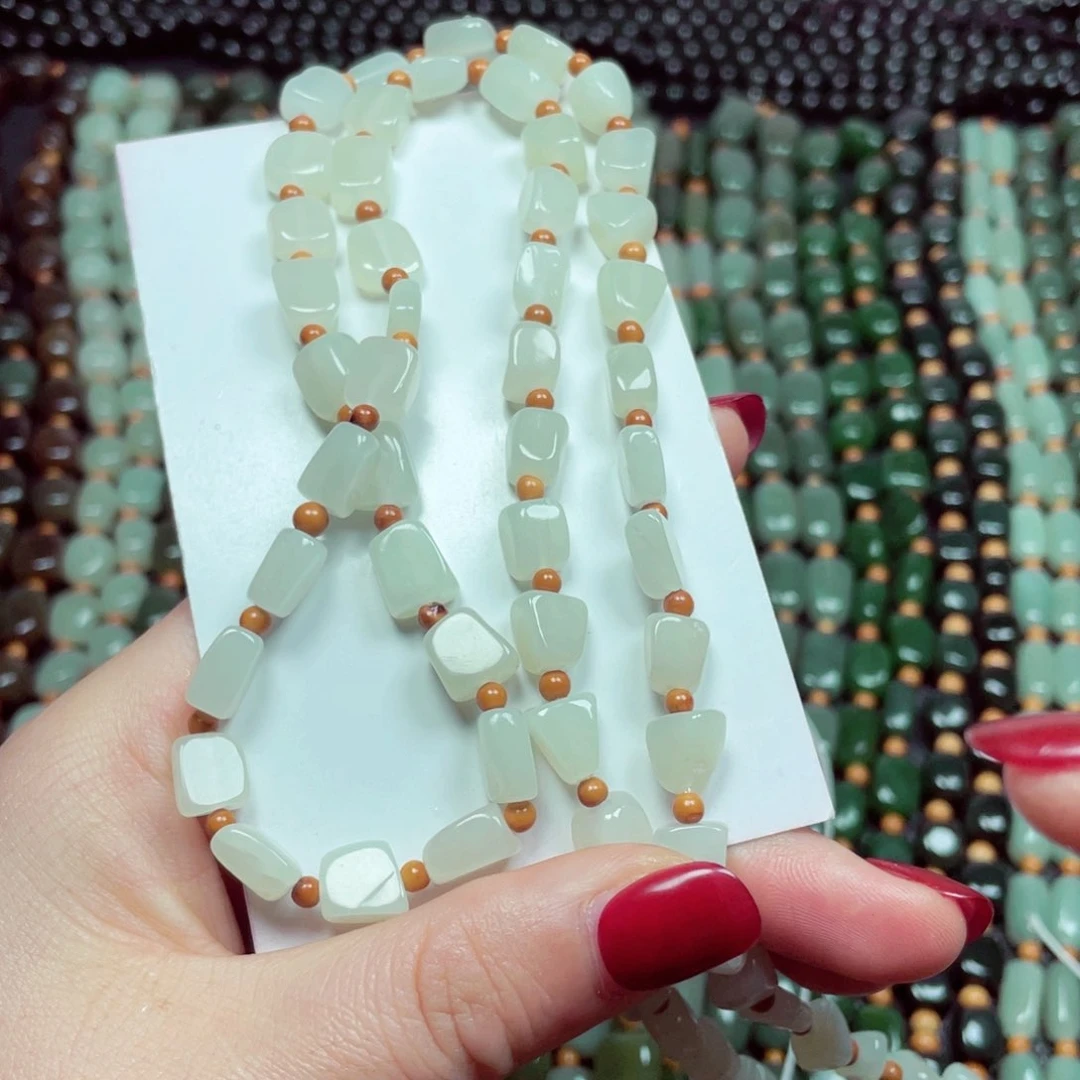 和田玉颈饰未镶嵌