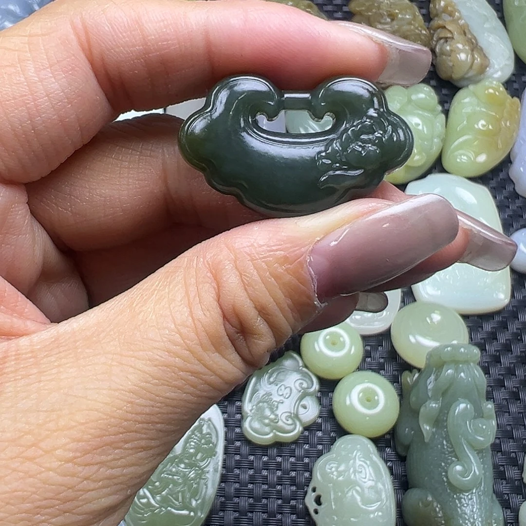 和田玉未镶嵌吊坠(不含链)清货漏，不退不换