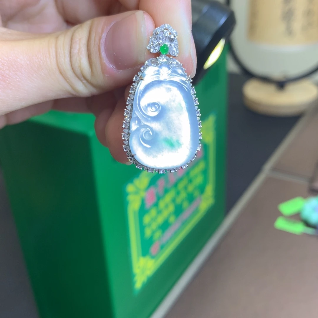 翡翠颈饰18K金镶嵌翡翠