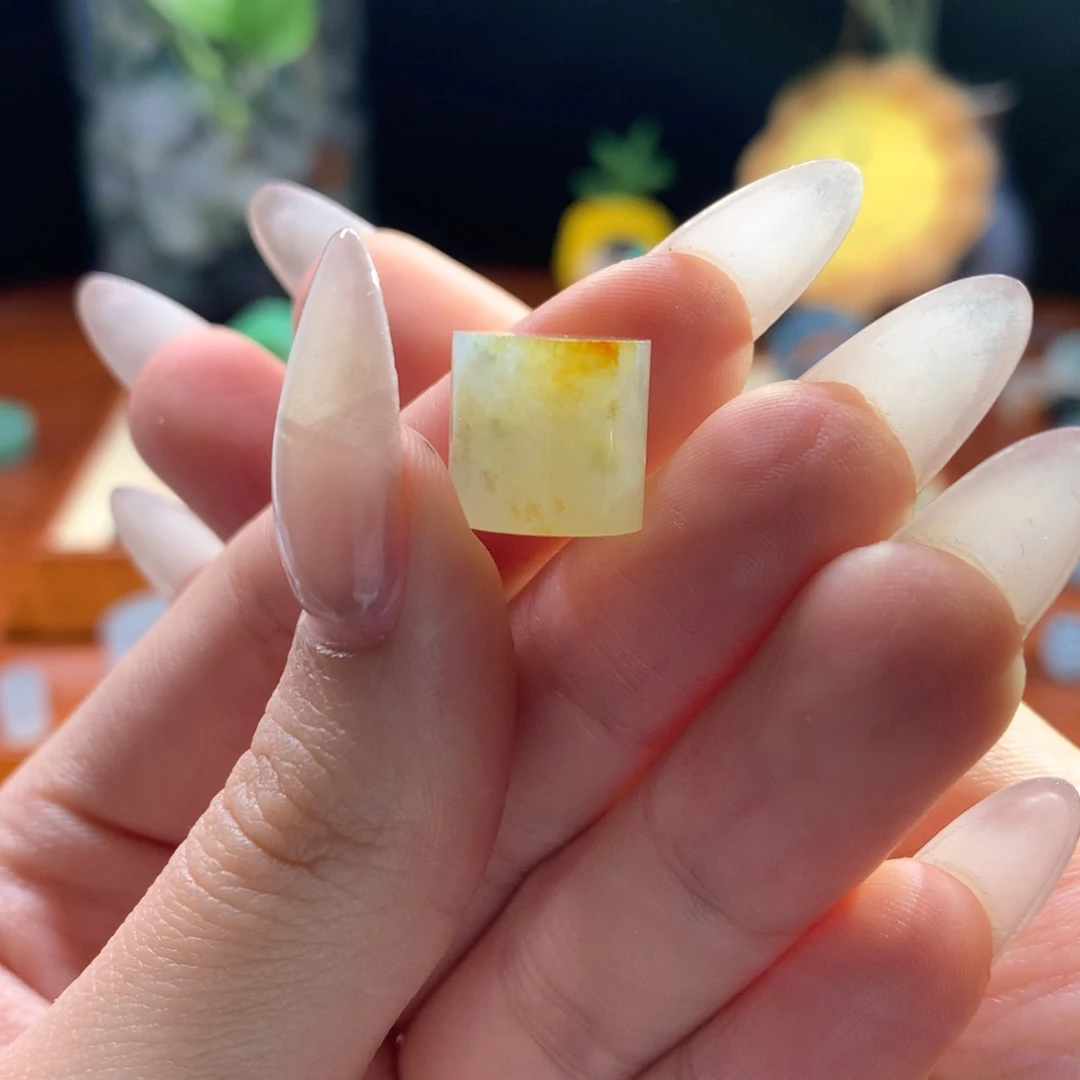 定制翡翠未镶嵌柠檬黄桶珠