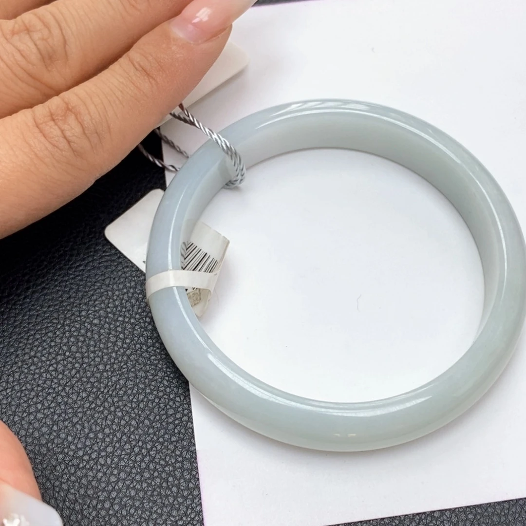 翡翠手镯未镶嵌58圈口