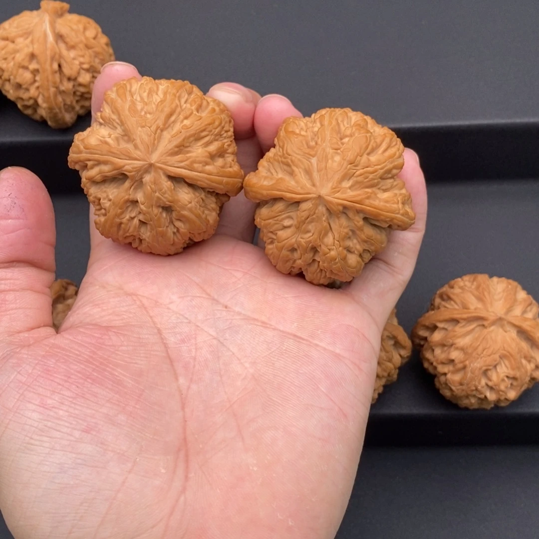 文玩核桃吊坠粗筋