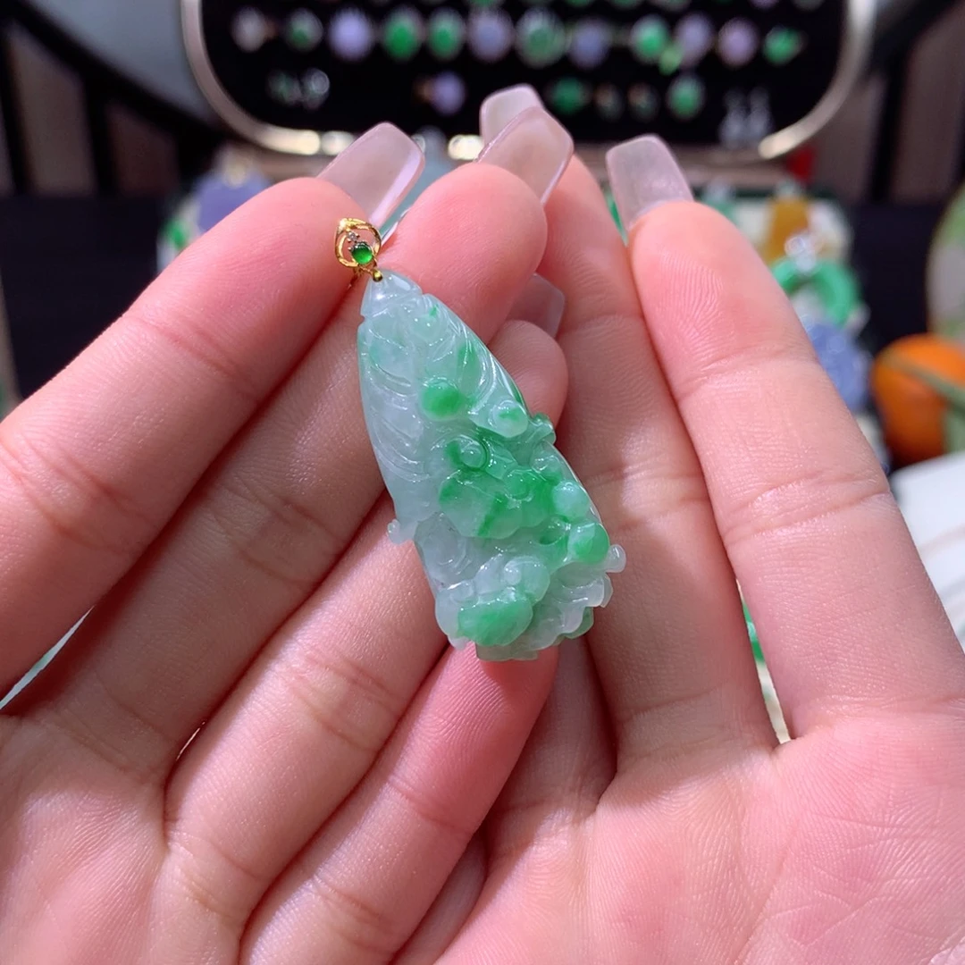 翡翠颈饰18K金镶嵌翡翠