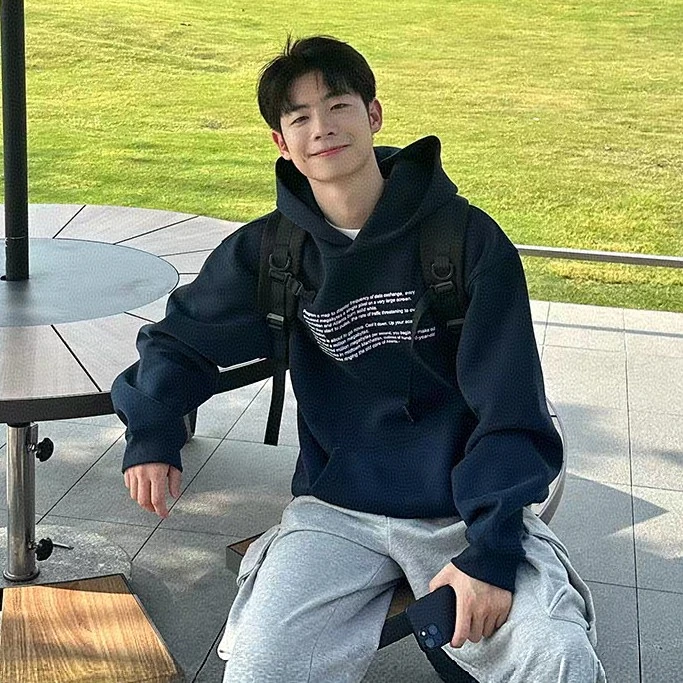 秋冬季卫衣男士连帽套头字母印花宽松休闲百搭长袖上衣男潮流时尚