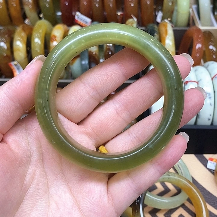 未镶嵌蛇纹石玉手镯三***）