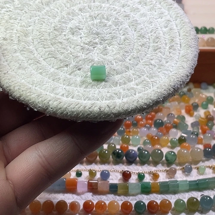 翡翠散珠未镶嵌定制翡翠桶珠卡7.2*6.5