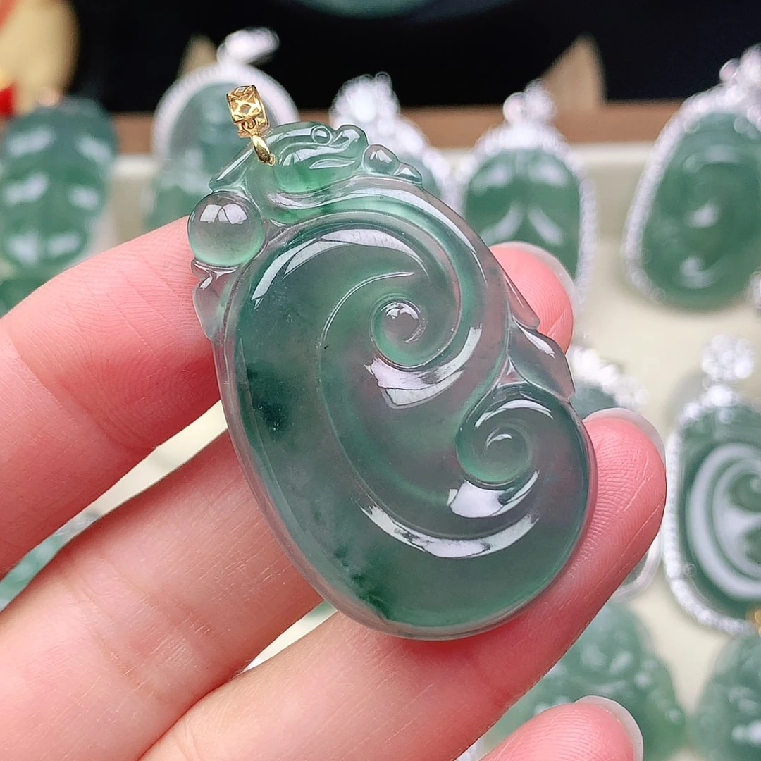 倚***语翡翠18K金镶嵌颈饰吊坠