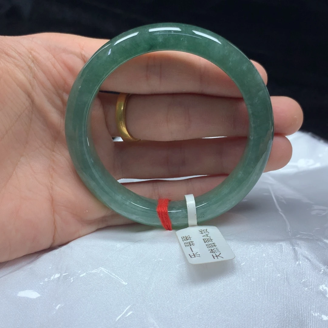 翡翠未镶嵌手镯（圆镯）55.5