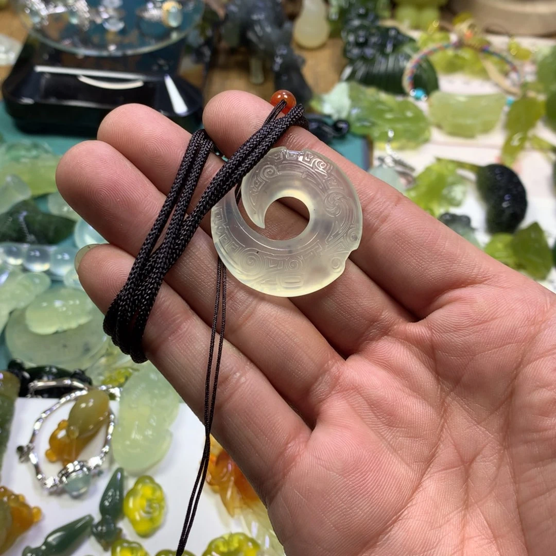 岫玉颈饰未镶嵌D****R时来运转