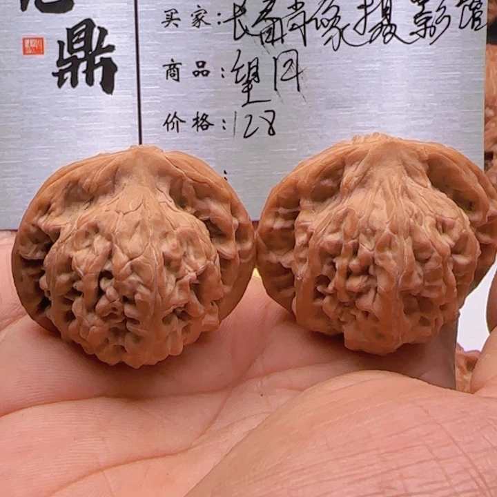 长***馆吊坠桃核望月狮子头