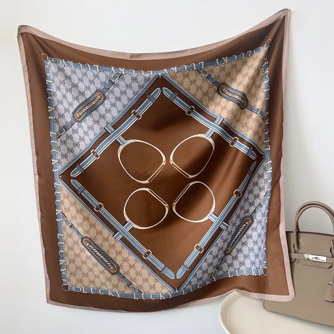 C01上海故事环扣方格90*90时尚气质百搭大方女士方巾