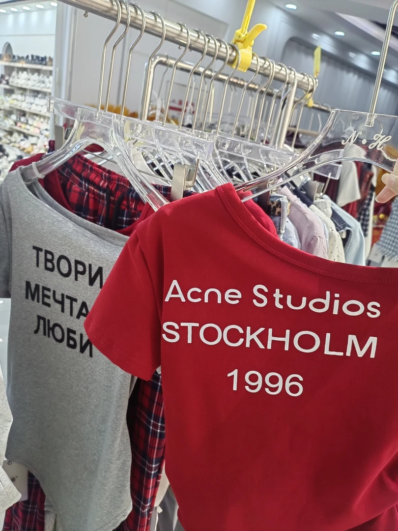 夏季时尚美式字母印花褶皱露肩短袖短款修身辣妹T恤女