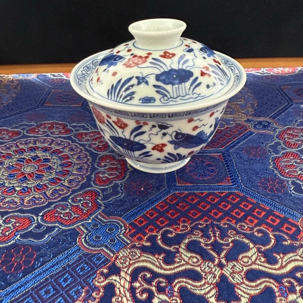 青花釉里红鱼藻纹盖碗