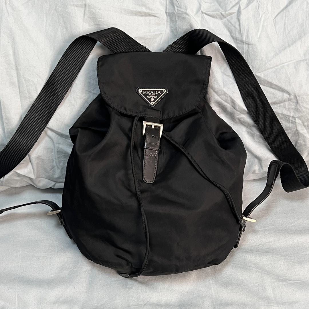 95新 Prada/普拉达 黑色尼龙布面三角标降落伞双肩包书包