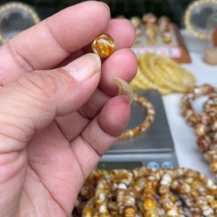 琥珀未镶嵌裸石76号