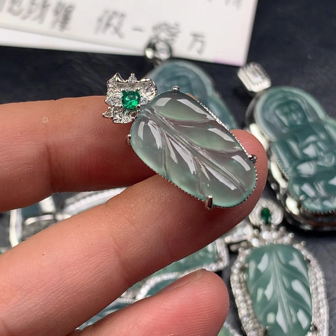 颈饰未镶嵌翡翠叶子