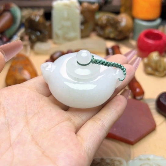 未镶嵌蛇纹石玉颈饰