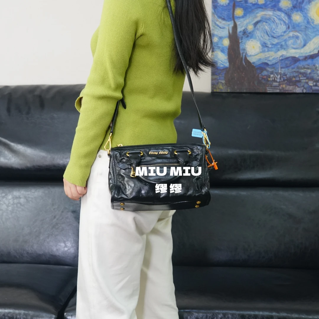95新 MIU MIU/缪缪 miumiu/黑金斜挎包/HD02919024/9024