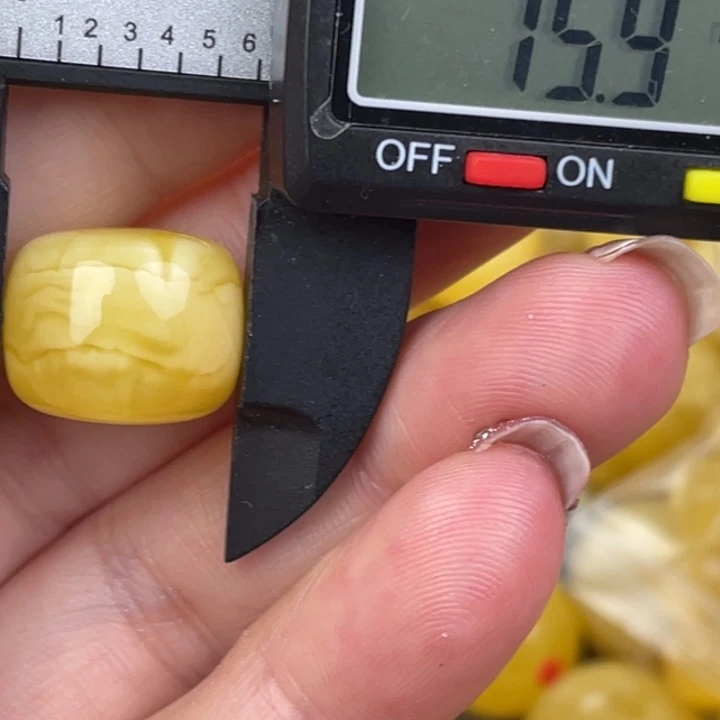 琥珀未镶嵌裸石375