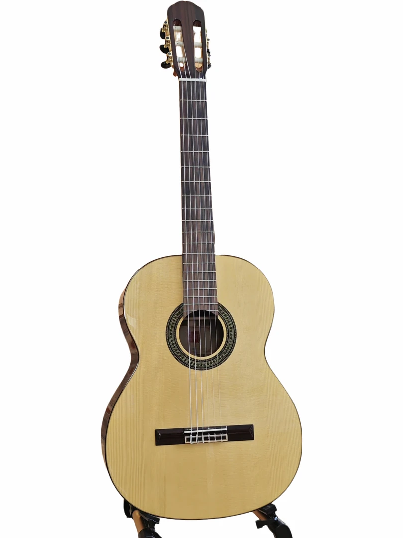 39寸白松精品入门高档古典吉他初学者首选诚心推荐送高档加厚琴包