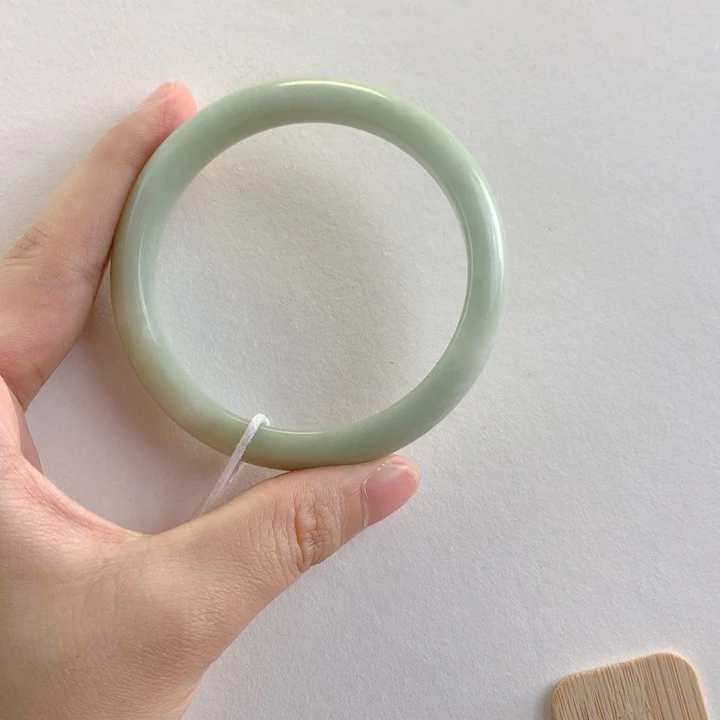 H***兰蓝田玉（蛇纹石化大理石玉）手镯未镶嵌