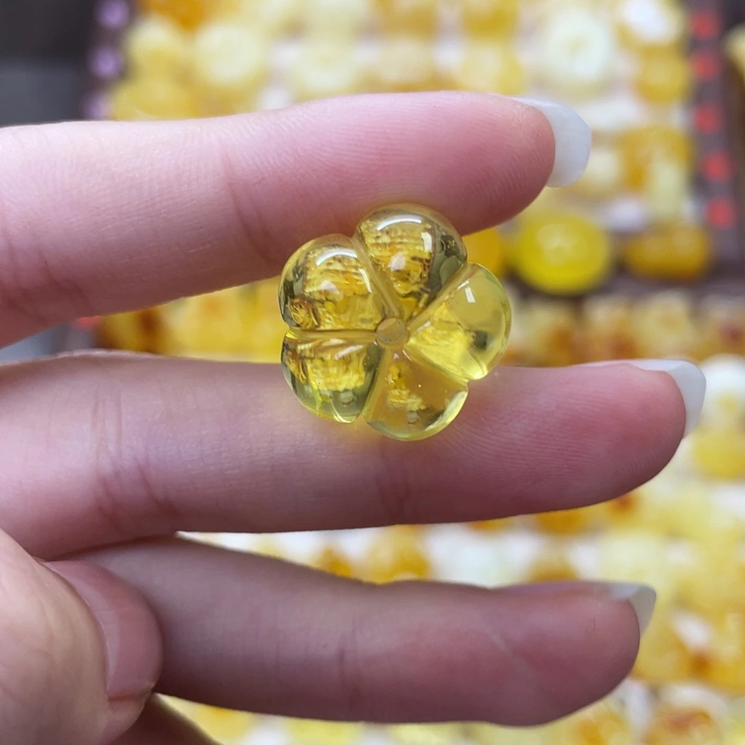 未镶嵌琥珀珠宝奇石花花