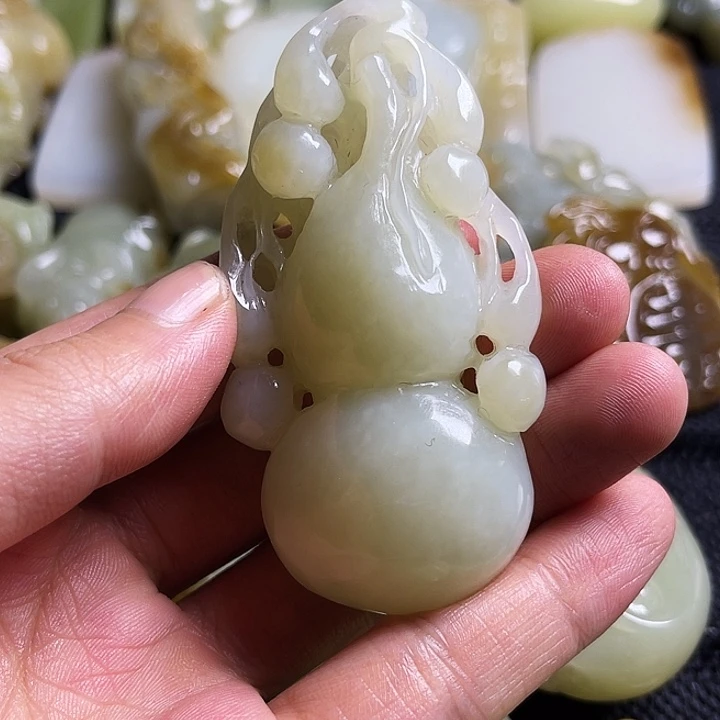 蒋***兴和田玉未镶嵌吊坠(不含链)