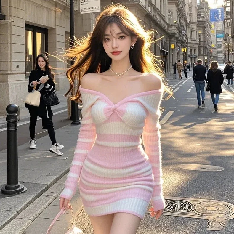撞色一字肩长袖针织毛衣连衣裙女秋季法式气质千金高级感轻奢短裙