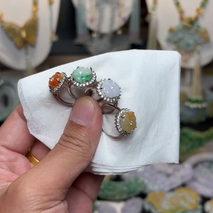 翡翠未镶嵌颈饰吊坠