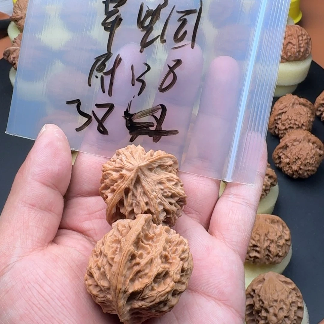 文玩核桃把件苹果园