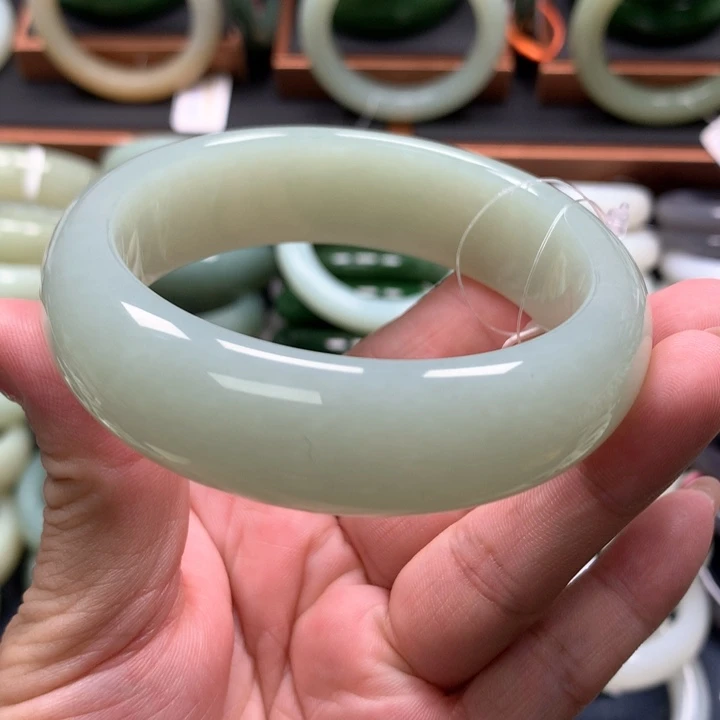 【闪购商品】未镶嵌手镯和田玉