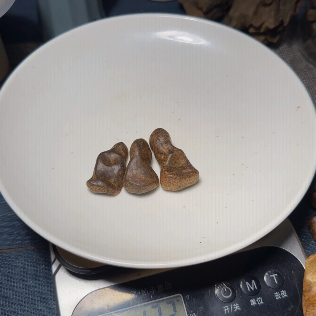 树脂制品乡*树脂制品，乌身12克