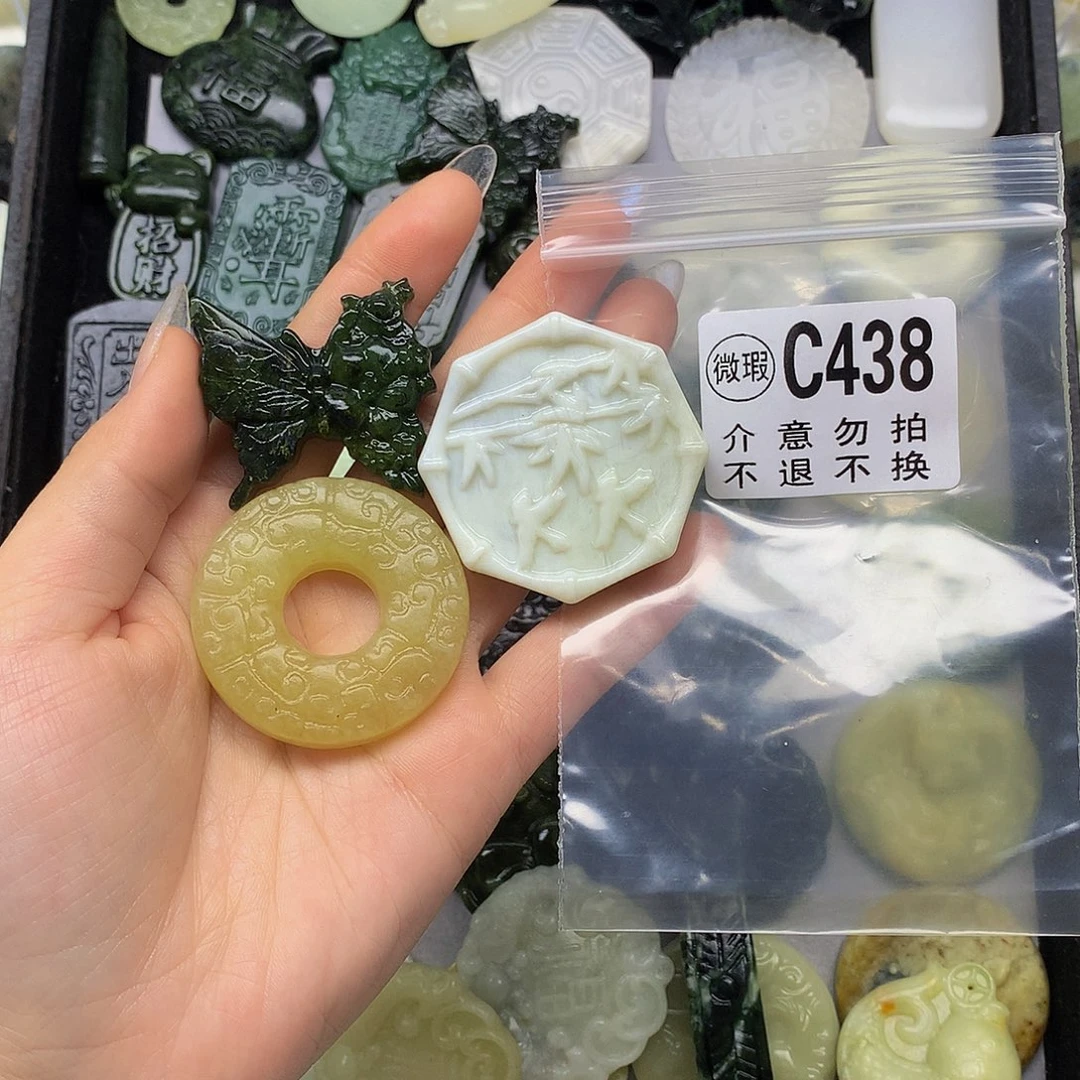 蛇纹石玉未镶嵌颈饰竹*