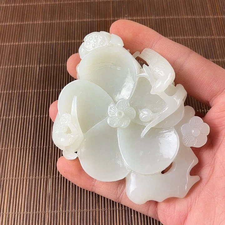 里***胃和田玉未镶嵌挂件