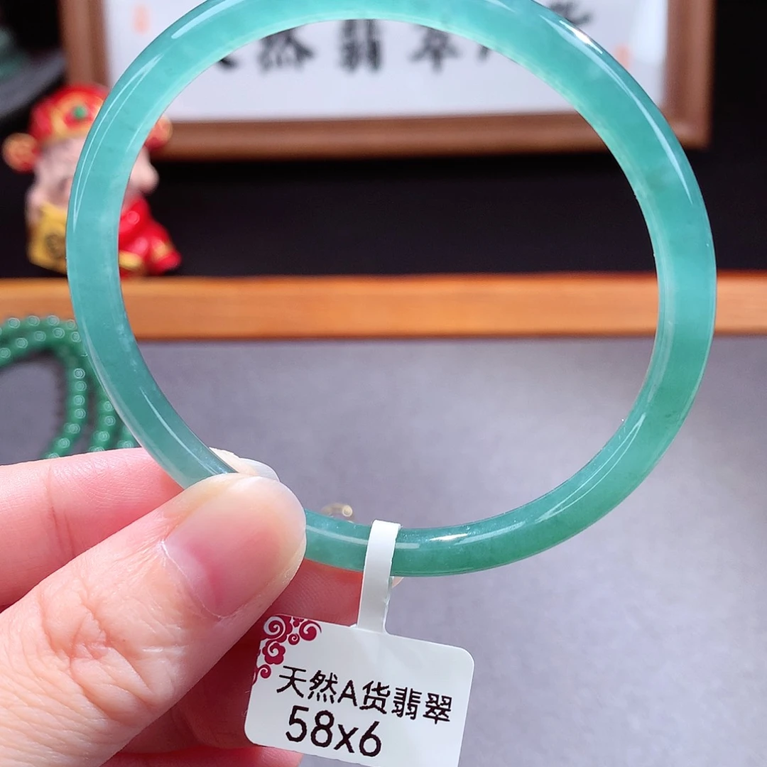 翡翠手镯（圆镯）未镶嵌
