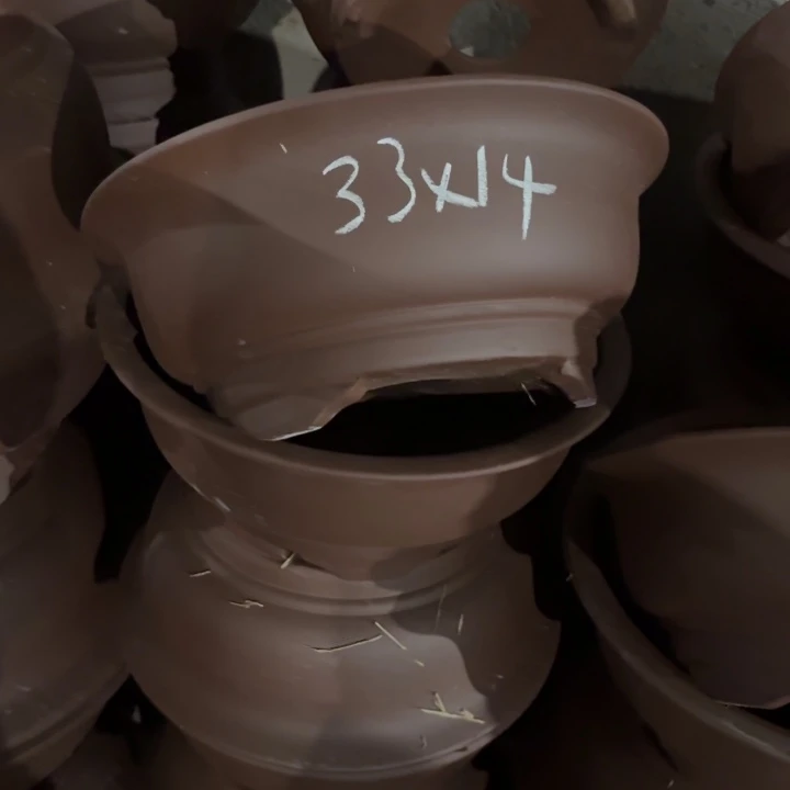 紫砂花盆100-5。    33-14