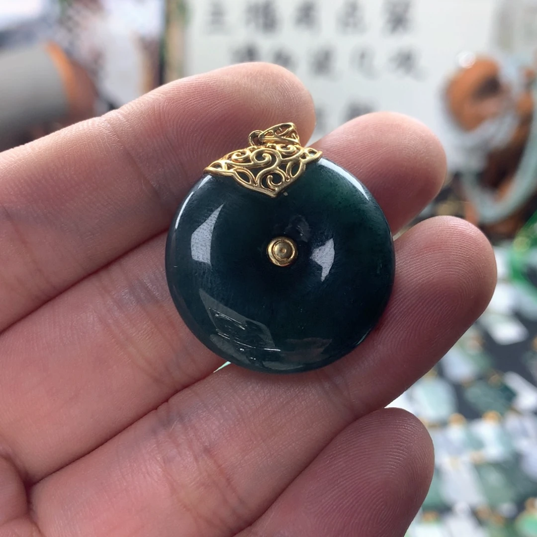 颈饰18K金镶嵌翡翠
