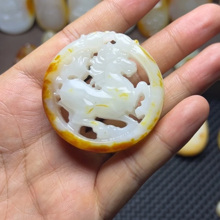 颈饰未镶嵌和田玉