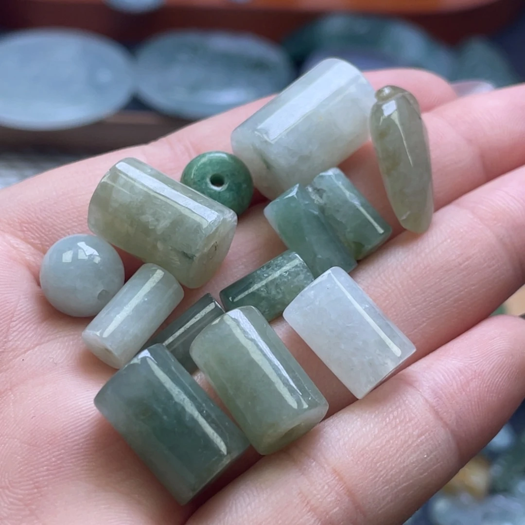 颈饰未镶嵌翡翠翡翠（有纹）