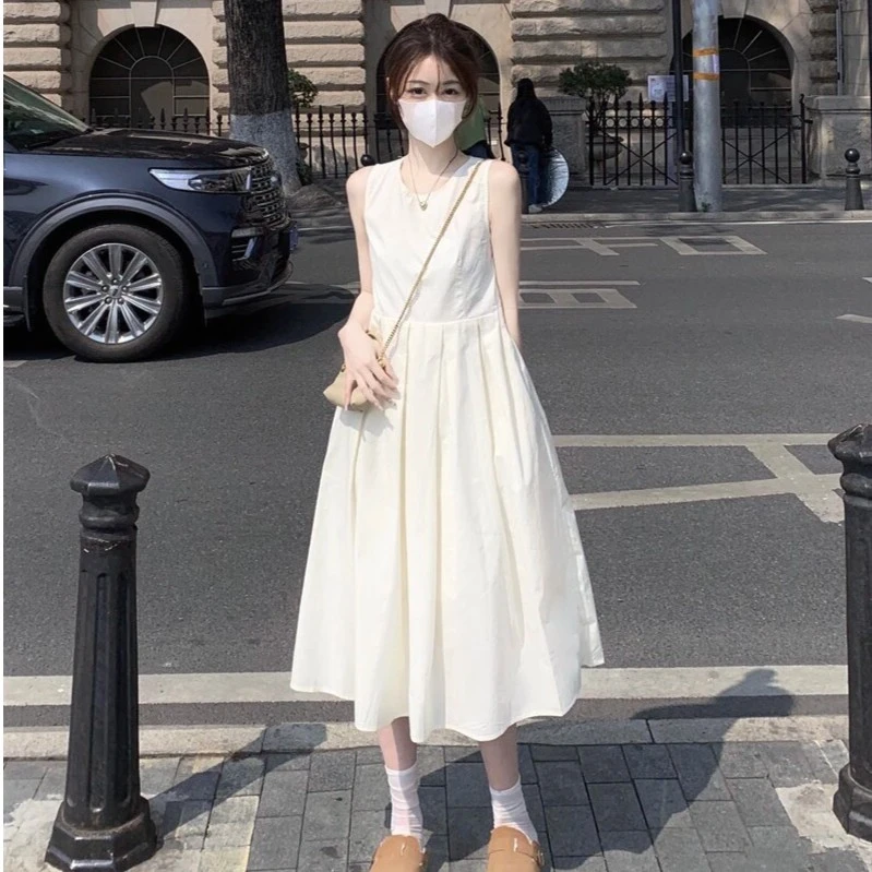 夏季新款女装茶歇法式米白色无袖连衣裙小个子减龄宽松百褶背心裙