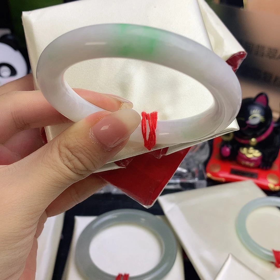 翡翠未镶嵌手镯53.3白底青