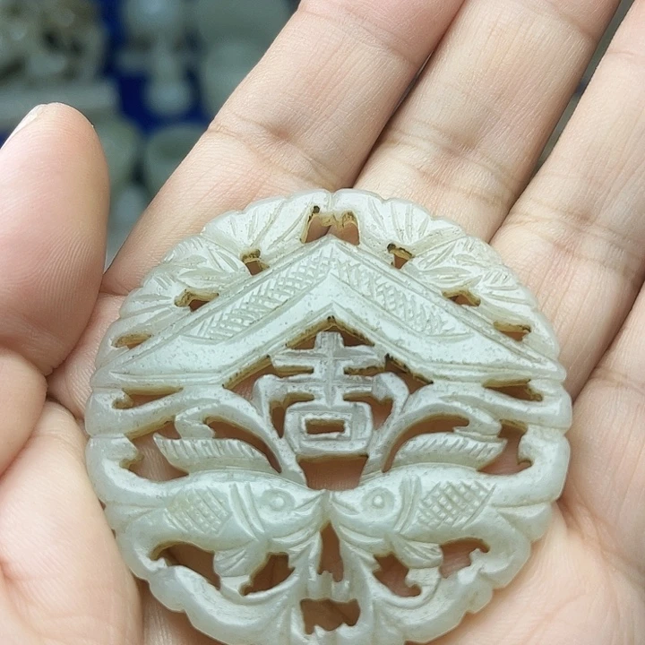 颈饰未镶嵌和田玉（青白玉）