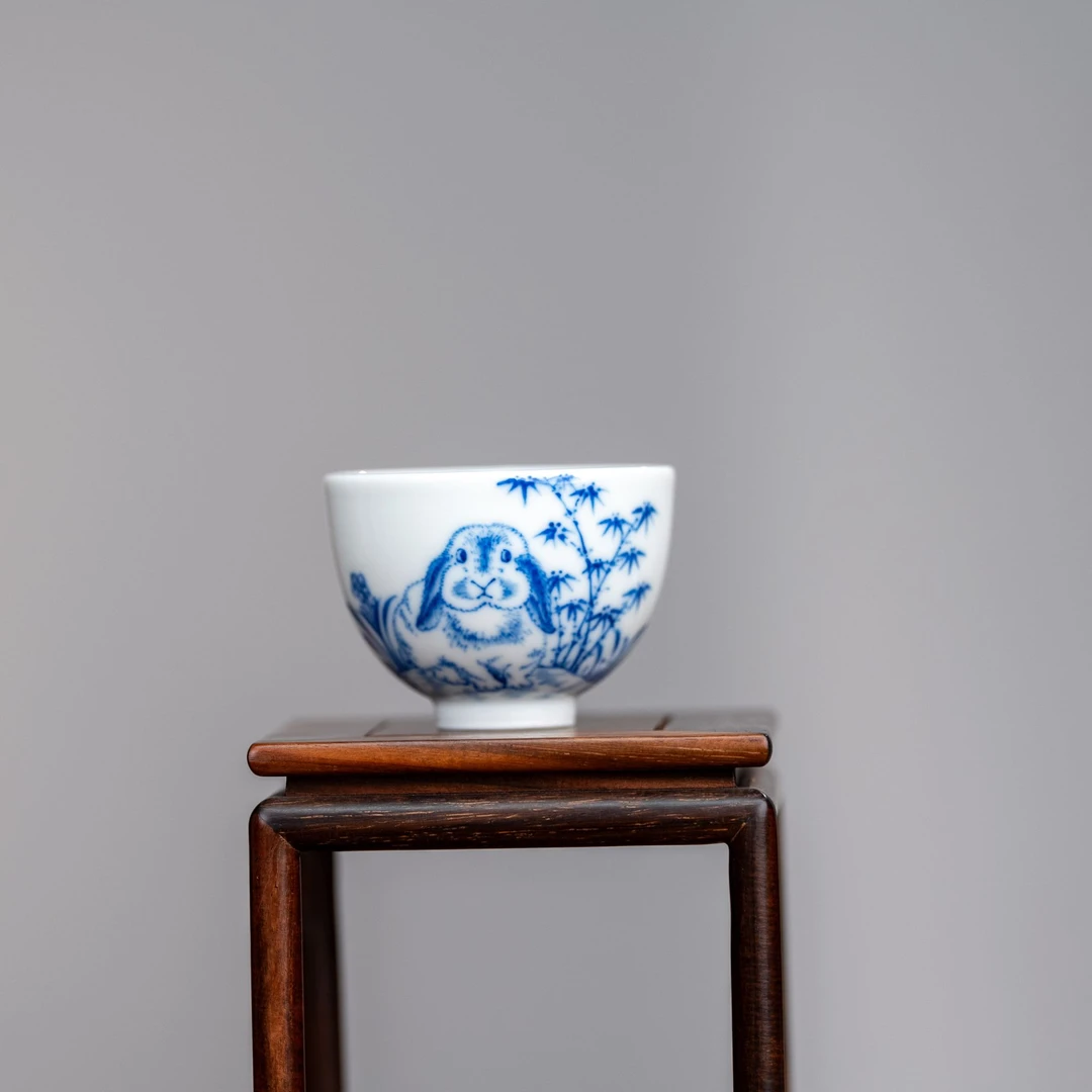 守艺 · 青花萌兔纹鸡心小杯 4.1*5.6  40ml玉窑 柴窑