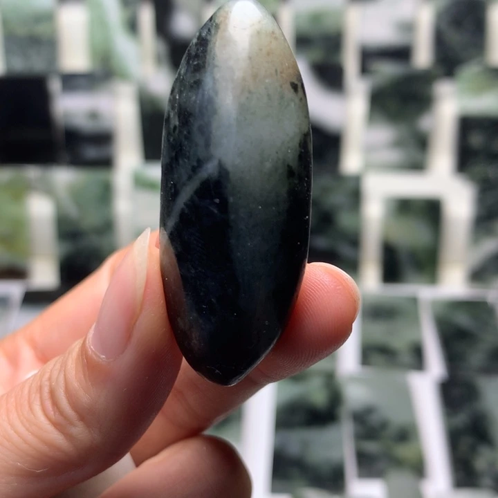 独山玉颈饰未镶嵌