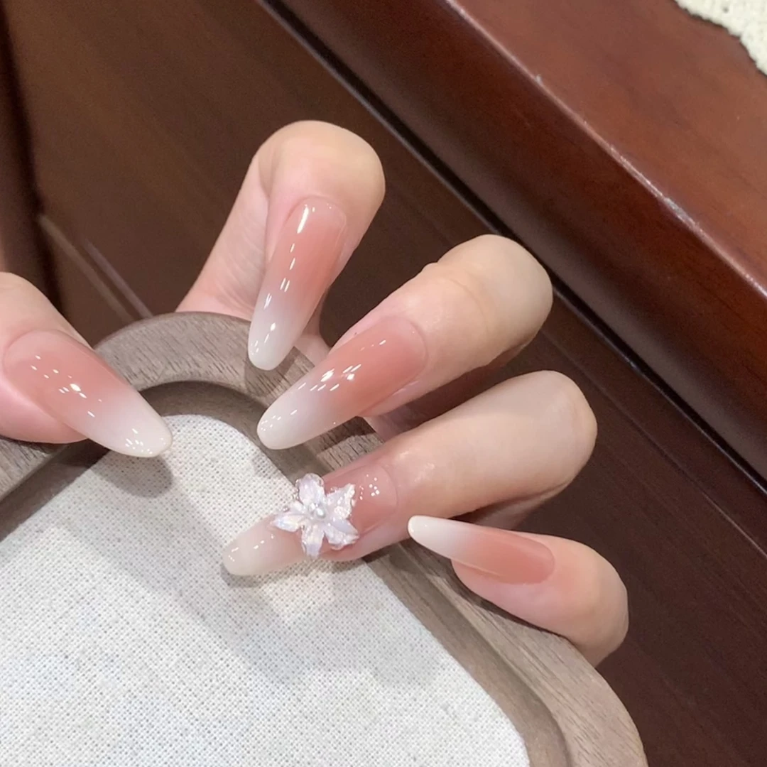 【琉璃冰花】-手工雕花美甲腮红晕染奶白渐变轻奢显白纯手工穿戴甲