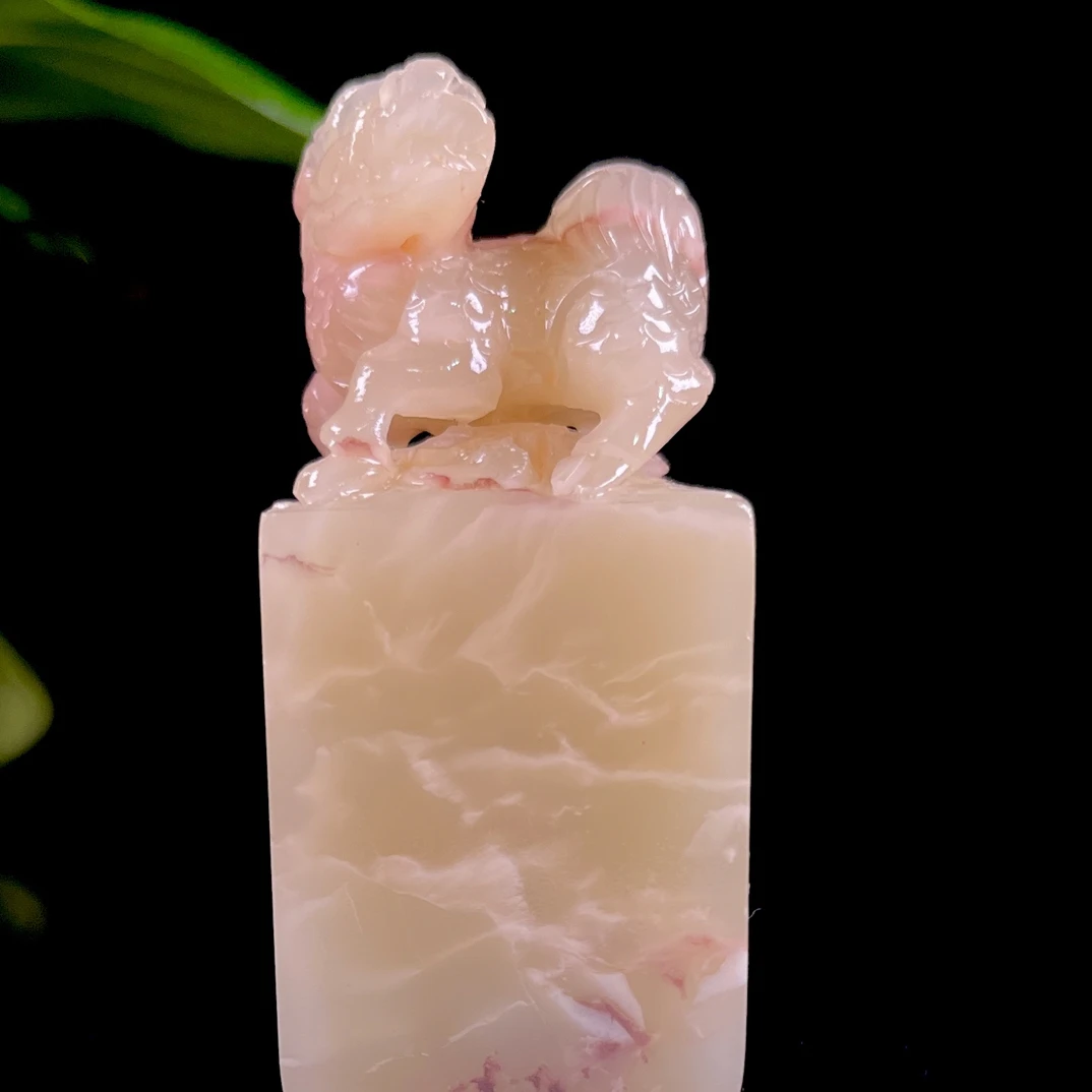 结晶芙蓉石瑞兽呈祥印章 重88克 尺寸2.8/2.8/6cm