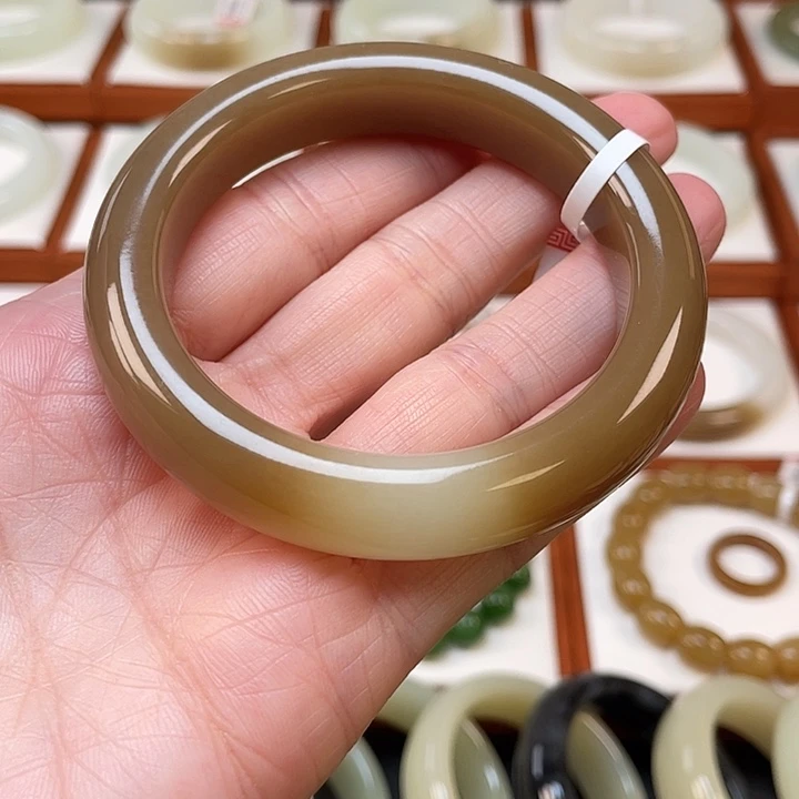 和田玉未镶嵌手镯