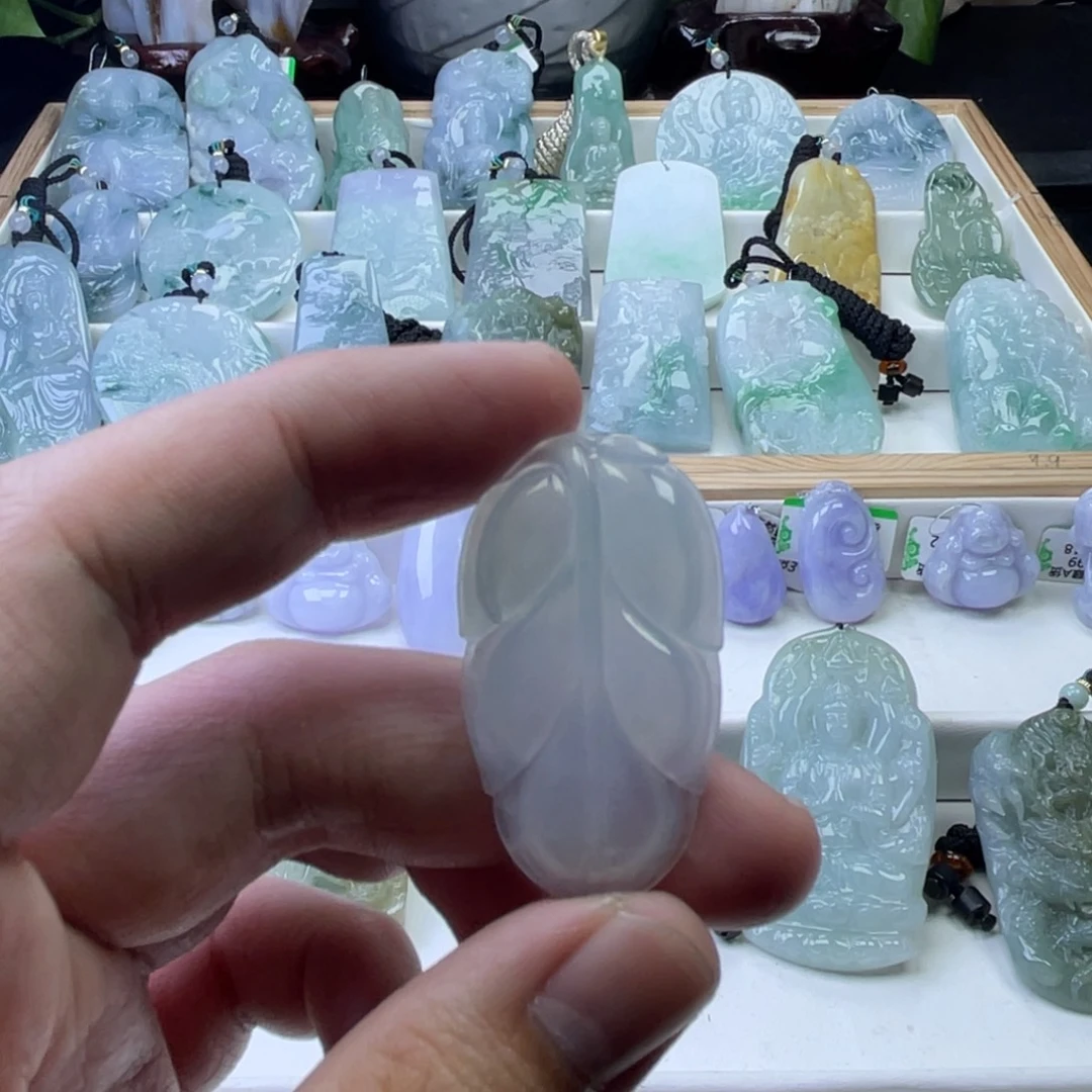 翡翠未镶嵌颈饰8643