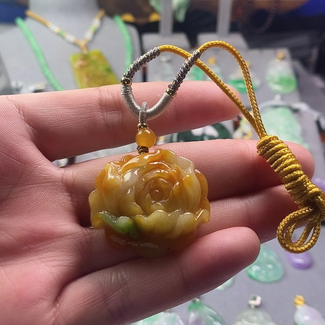翡翠未镶嵌吊坠(赠链)